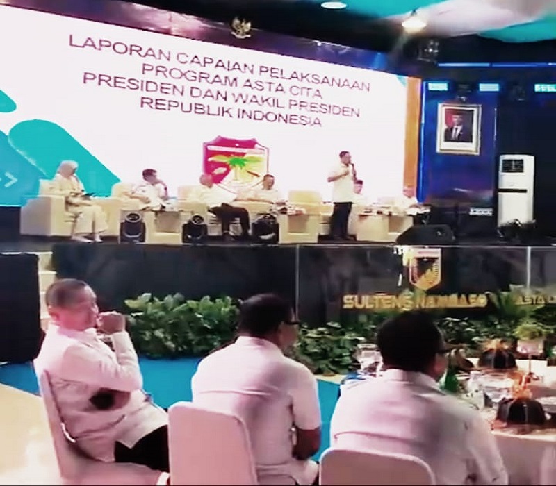 Bupati Tojo Una-Una, Ilham Lawidu, memaparkan pelaksanaan Program Nasional ASTA CITA di hadapan Gubernur Sulawesi Tengah, Anwar Hafid, dan para kepala daerah se-Sulawesi Tengah dalam Rakor ASTA CITA di Gedung Serba Guna Matano, Bungku, Morowali, Rabu (13/5/2026).