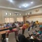 Sekda Tojo Una-Una, Alfian Matajeng , memimpin rapat koordinasi pembayaran 14 item pajak daerah melalui aplikasi digital bersama perwakilan Bank Sulteng Pusat dan jajaran perangkat daerah di ruang rapat Kantor Bupati Tojo Una-Una, beberapa waktu lalu.