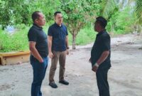 Danrem 132/Tadulako Brigjen TNI Suntara Wisnu dan rombongan didamping Dandim 1307/Poso Letkol Arm Edi Yulian Budiargo, dan Camat Ampana Tete, Wahid Rimpu menijau lokasi destinasi wisata Pasir Putih Desa Tete B, Kecamatan Ampana Tete, Jumat , (8/5/2026)
