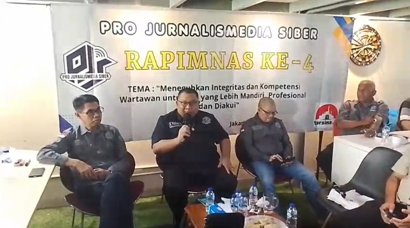 Ketua DPP PJS Divisi Advokasi dan Pembelaan Wartawan saat memberikan sambutan DPP PJS di Rakernas PJS, Selasa (12/05/2026) di Jakarta.