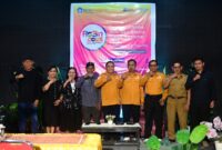 Ketua Panitia Lomba FLS3N H.Rusdi, S.Pd, M.Pd., foto bersama tim Juri Lomba, usai pengumuman hasil Lomba FLS3N tingkat SMA/SMK se-Kabupaten Tojo Una-Una di SKM Negeri 1 Ampana Kota, Selasa (28/4/26).