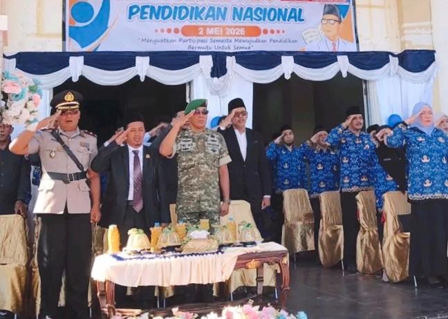 Peringatan Hari Pendidikan Nasional (Hardiknas) 2026 di Kabupaten Banggai Kepulauan (Bangkep) di halaman Kantor Bupati, berlangsung khidmat, Sabtu (2/5/2026).