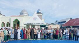 Kepala Lapas Kelas IIB Ampana, Febriyansyah, bersama jajaran petugas dan warga binaan berfoto bersama usai pelaksanaan Salat Iduladha 1447 Hijriah/2026 Masehi di Lapas Kelas IIB Ampana, Rabu (27/5/2026).