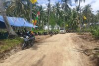 Warga Dusun 1 Lere, Desa Mantangisi, Kecamatan Ampana Tete, saat menggelar syukuran atas rampungnya pembangunan jalan usaha tani dan normalisasi sungai di dusun satu dan dua, Senin (4/5/2026).
