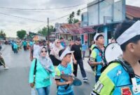 Bupati Tojo Una-Una Ilham Lawidu bersama Ketua Tim Penggerak PKK Kabupaten Tojo Una-Una, Hajar Lawidu, turut ambil bagian dalam Karnaval Budaya memperingati Hari Pendidikan Nasional (Hardiknas) 2026 di Ampana Kota, Sabtu (2/5/2026).