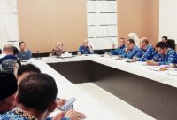 Wakil Bupati Tojo Una-Una, Surya Lapasiri, didampingi Kepala Bapperida Muhamad Arsyad, memimpin rapat evaluasi pemutakhiran Data Tunggal Sosial Ekonomi Nasional (DTSEN) di Ruang Rapat Kantor Bupati Tojo Una-Una, Rabu (20/5/2026).
