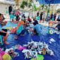 Bupati Tojo Una-Una, Ilham Lawidu, menyerahkan bantuan dua ekor sapi kurban untuk Masjid Al-Amanah Desa Sansarino pada momentum Hari Raya Iduladha 1447 Hijriah, Kamis (28/5/2026).

