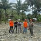 Kepala Pelaksana BPBD Sulawesi Tengah Asbudianto bersama Kalak BPBD Tojo Una-Una Sigit Labolong dan Kadis PUPR Asfan Supu serta sejumlah pejabat terkait meninjau lokasi bencana di Dusun Pakanangi, Desa Balinggara, Kecamatan Ampana Tete, Jumat lalu (22/5/2026).