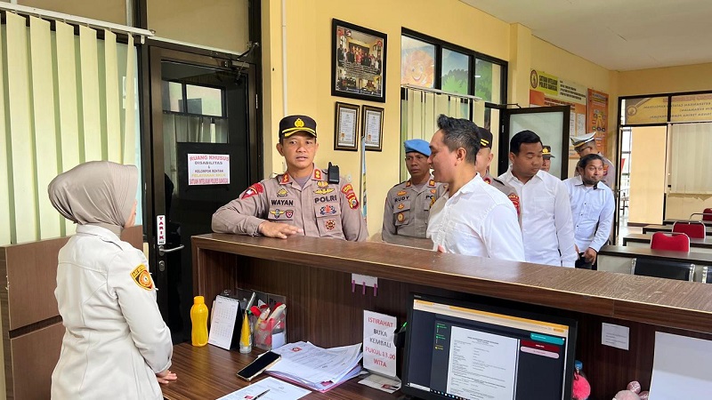 Pelayanan SKCK Polres Banggai secara prima, Kasat Intelkam Polres Banggai, Iptu Muh. Ruhil Newton Sugiarto, memberikan penjelasan resmi terkait inovasi ini.