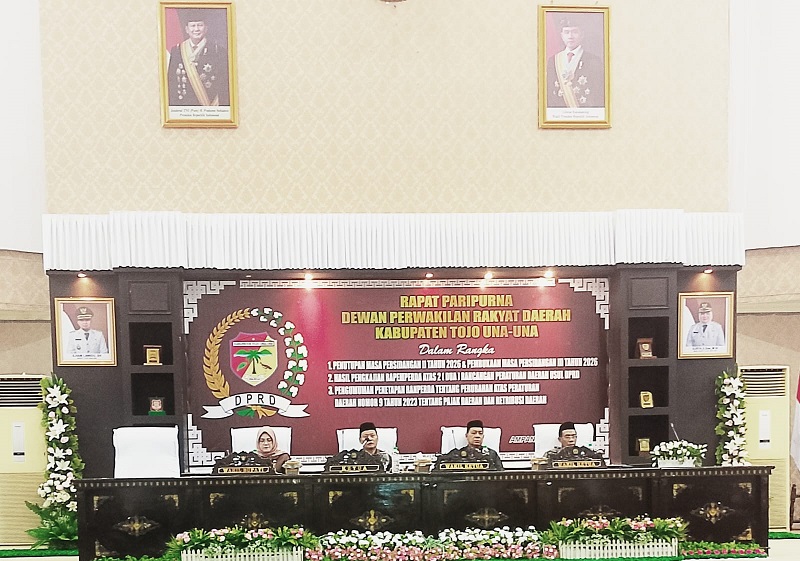 Wakil Bupati Tojo Una-Una Hj. Surya Lapasiri menghadiri rapat paripurna DPRD Tojo Una-Una terkait penutupan masa persidangan II dan pembukaan masa persidangan III tahun 2026, Rabu (20/5/2026).

