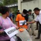 Kasat Reskrim Polres Tojo Una-Una, Syarif, A.Md., Kom., SH., MH, memimpin jalannya rekonstruksi kasus pembunuhan di kawasan Resto Pakang Bech, Desa Sabo, Kecamatan Ampana Tete, Selasa (26/5/2026). 