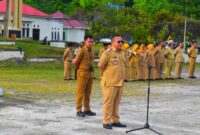 Sekda Bangkep, Muh. Aris Susanto, S.E., M.E., menegaskan pentingnya disiplin ASN serta penertiban aset daerah, hal ini disampaikan saat memimpin apel pagi di halaman Kantor Bupati Banggai Kepulauan, Senin (4/5/2026).