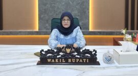 Wakil Bupati Tojo Una-Una Hj. Surya Lapasiri