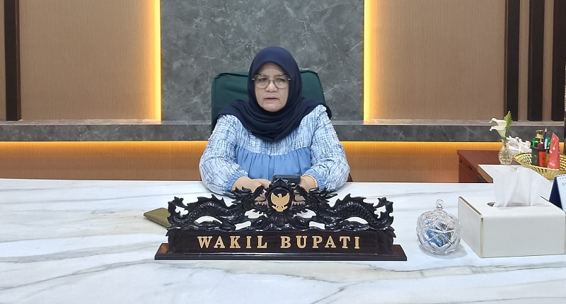 Wakil Bupati Tojo Una-Una Hj. Surya Lapasiri
