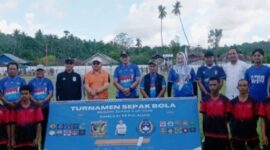 Wakil Bupati Banggai Kepulauan, Serfi Kambey, membuka Turnamen Sepak Bola Berani Juara Cup I Tahun 2026, di Lapangan Sepak Bola Muda Sakti, Desa Lalong, Kecamatan Tinangkung Utara, Kamis (21/5/2026).