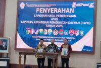 Bupati Tojo Una-Una, Ilham Lawidu, didampingi Ketua DPRD Gusnar A. Suleman menerima Laporan Hasil Pemeriksaan (LHP) LKPD Tahun Anggaran 2025 dari Kepala BPK RI Perwakilan Sulawesi Tengah, I Putu Wisudhantara, di Palu, Selasa (26/5/2026).
