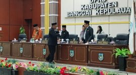 Dewan Perwakilan Rakyat Daerah (DPRD) Kabupaten Banggai Kepulauan menggelar Rapat Paripurna dengan agenda Penyampaian Keterangan Bupati atas Rancangan Peraturan Daerah (Ranperda) tentang Pertanggungjawaban Pelaksanaan APBD Tahun Anggaran 2025, bertempat di Ruang Sidang Paripurna DPRD Kabupaten Banggai Kepulauan, Kamis (25/6/2026).
