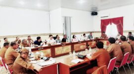 Komisi III DPRD Tojo Una-Una mempertanyakan efektivitas pengawasan distribusi LPG subsidi 3 kilogram. Meskipun kuota mencapai 65.520 tabung per masa distribusi, LPG subsidi langka Touna masih terjadi di sejumlah wilayah.