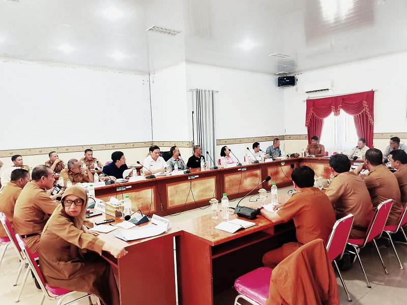Komisi III DPRD Tojo Una-Una mempertanyakan efektivitas pengawasan distribusi LPG subsidi 3 kilogram. Meskipun kuota mencapai 65.520 tabung per masa distribusi, LPG subsidi langka Touna masih terjadi di sejumlah wilayah.