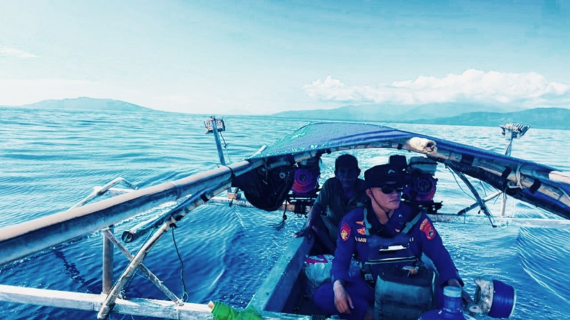 Tim Satpolairud Polres Tojo Una-Una bersama Tim SAR Gabungan melakukan pencarian nelayan yang dilaporkan hilang di perairan Tojo Una-Una. (Foto: Istimewa)