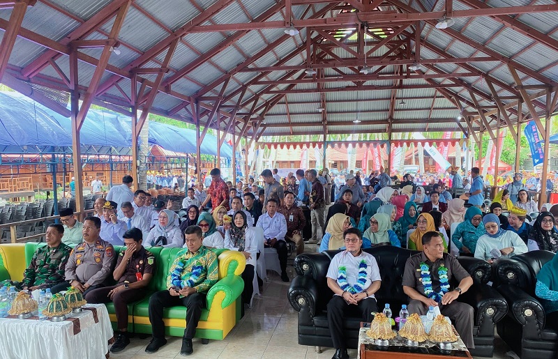 Perwakilan BKKBN Provinsi Sulawesi Tengah bersama jajaran Pemerintah Kabupaten Tojo Una-Una dan para peserta mengikuti pembukaan Jambore Penyuluh Keluarga Berencana (PKB) dan Petugas Lapangan Keluarga Berencana (PLKB) Tingkat Provinsi Sulawesi Tengah di Marina Cottage, Desa Labuan, Kecamatan Ratolindo, Rabu (29/7/2026).
