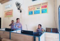 
Wakapolres  Kompol Junus Djoni Achpah, didampingi Kabag Ren AKP James Sapetu, melakukan pengecekan kesiapan Operator Call Center 110 Polres Tojo Una-Una.
