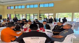 Kepala Kantor Unit Penyelenggara Pelabuhan (UPP) Kelas II Luwuk, Hasfar, menghadiri Upacara Peringatan Hari Bhayangkara ke-80 di halaman Mapolres Banggai, Rabu (1/7/2026).