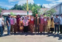 Wakil Bupati Tojo Una-Una, Surya Lapasiri, disambut  oleh Pemerintah Desa dan tokoh masyarakat setibanya di Desa Molowagu, Kecamatan Batudaka, Sabtu (4/7/2026).