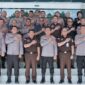 Kapolda Sulawesi Tengah Irjen Pol. Nasri (kiri) foto bersama Kepala Kejaksaan Tinggi Sulawesi Tengah Zullikar Tanjung saat kunjungan silaturahmi di Kantor Kejati Sulawesi Tengah, Palu, Selasa (14/7/2026).