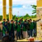 Bupati Banggai Kepulauan Rusli Moidady menyerahkan mahasiswa KKN secara resmi yang berlangsung di halaman Kantor Bupati, Selasa (21/7/2026)