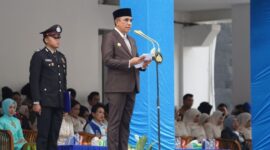 Gubernur Sulawesi Tengah, Dr. H. Anwar Hafid, M.Si., didampingi Kapolda Sulawesi Tengah Irjen Pol. Nasri memimpin upacara peringatan Hari Bhayangkara ke-80  di halaman Kantor Gubernur Sulawesi Tengah, Palu, Rabu (1/7/2026).