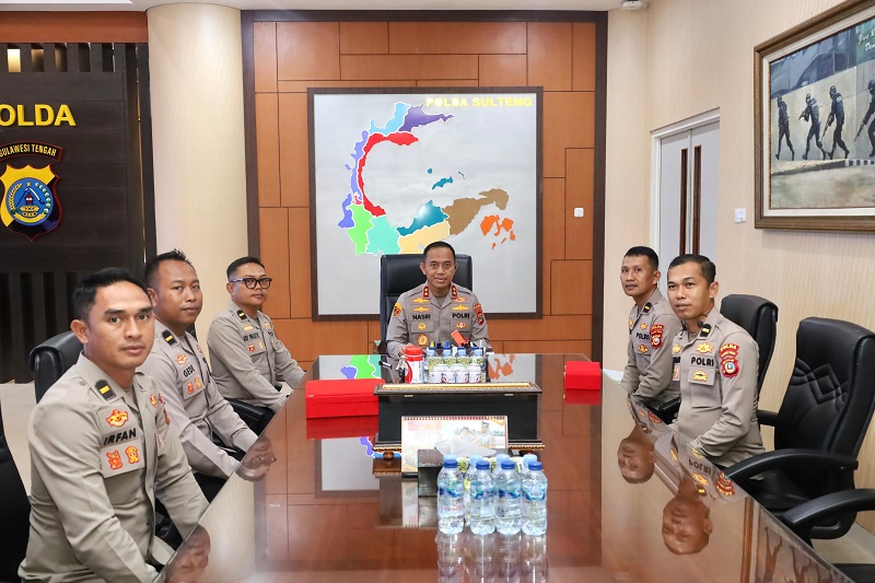 Suasana penyambutan perwira baru lulusan SIP Angkatan ke-55 di Mapolda Sulteng yang dipimpin langsung oleh Kapolda Sulteng, Senin (6/7/2026).(dok.: Humas Polda Sulteng)