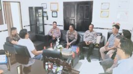Perkuat Koordinasi Wakapolres Tojo Una Una Kompol Junus Djoni Achpah bersama jajaran Pejabat Utama (PJU) Polres Tojo Una Una melakukan silaturahmi ke Kantor Kejaksaan Negeri Tojo Una Una, Selasa (14/7/2026).