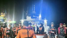Tim SAR gabungan melaksanakan debriefing sebagai penanda berakhirnya Operasi SAR terhadap ABK Speedboat Mister Un setelah tujuh hari pencarian di perairan Tojo Una-Una.