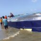 Tim SAR Gabungan mengevakuasi Speedboat Mister Un yang ditemukan di kawasan pantai Desa Malanggo, Kecamatan Tinombo Selatan, Kabupaten Parigi Moutong, Kamis (30/7/2026). 
