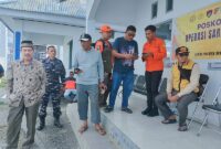 Bupati Tojo Una-Una, Ilham S. Lawidu, memimpin koordinasi bersama Tim Basarnas, UPP Kelas III Ampana, BPBD, TNI AL, Polairud, dan unsur terkait di Posko Operasi SAR, Sabtu (25/7/2026) pukul 14.00 WITA.
